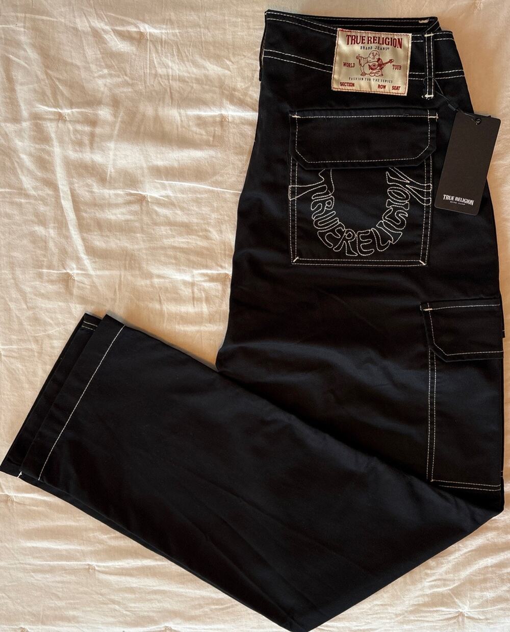 NWT True Religion Outline Graphic Letter Cargo Pants Jet Black Size 30 Rare Y2K